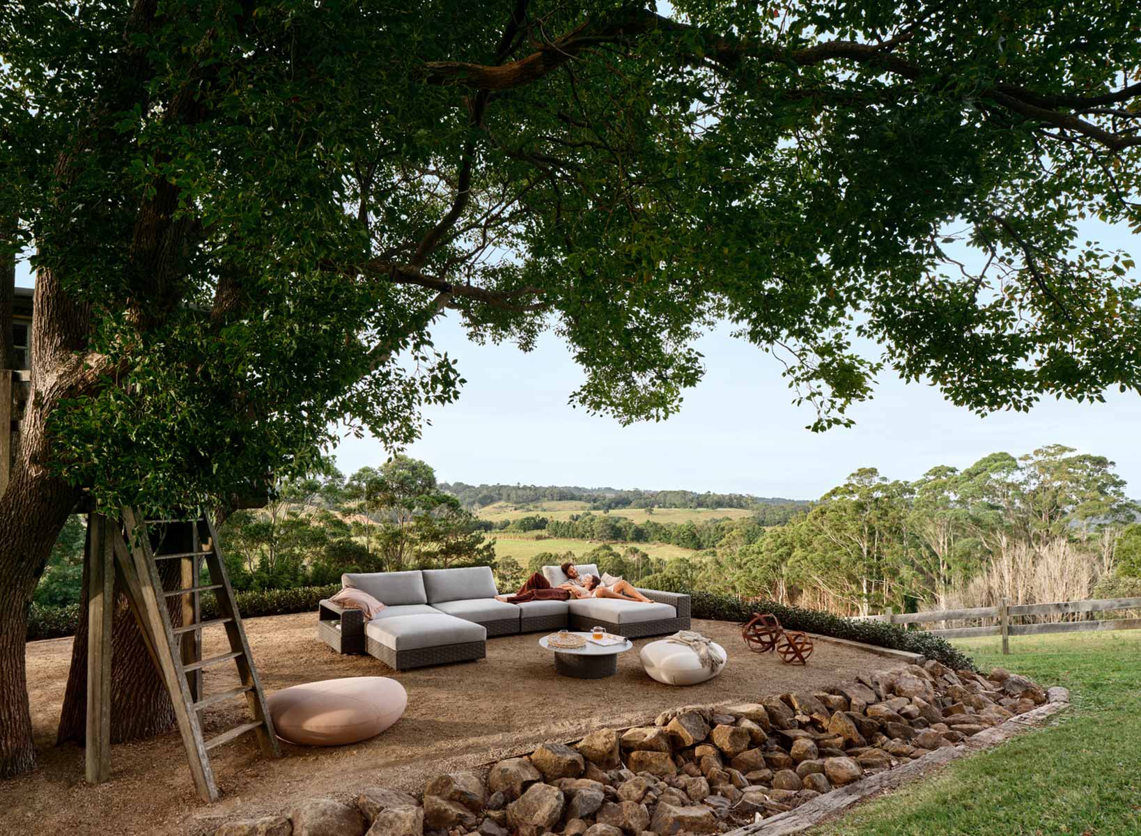 Jasper Australia’s multi awardwinning sofa. King Living