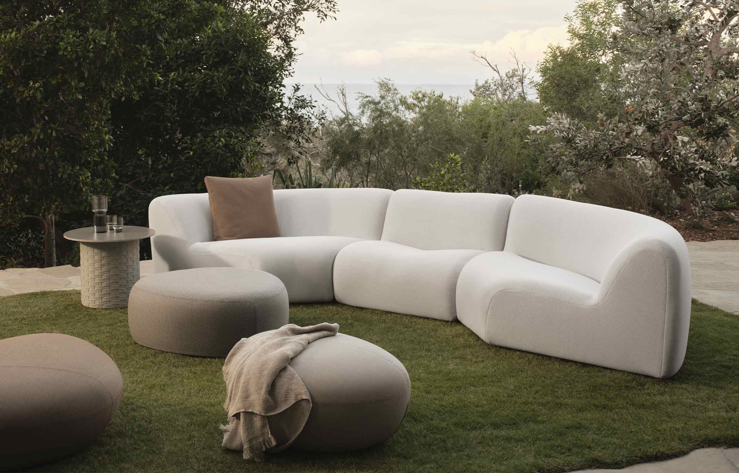 1977 Outdoor Sofa Package B King Living