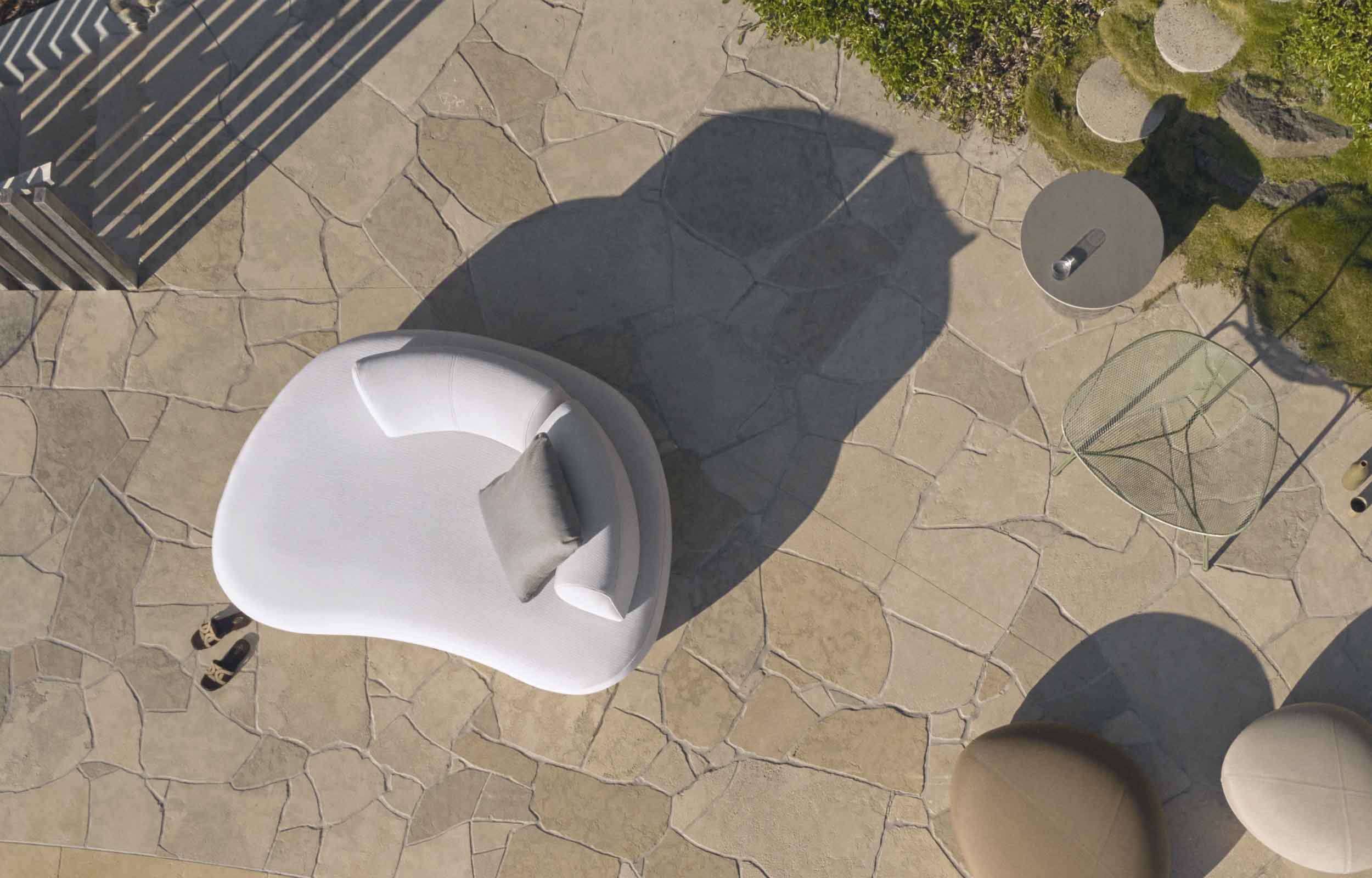 Aura on sale outdoor sofa
