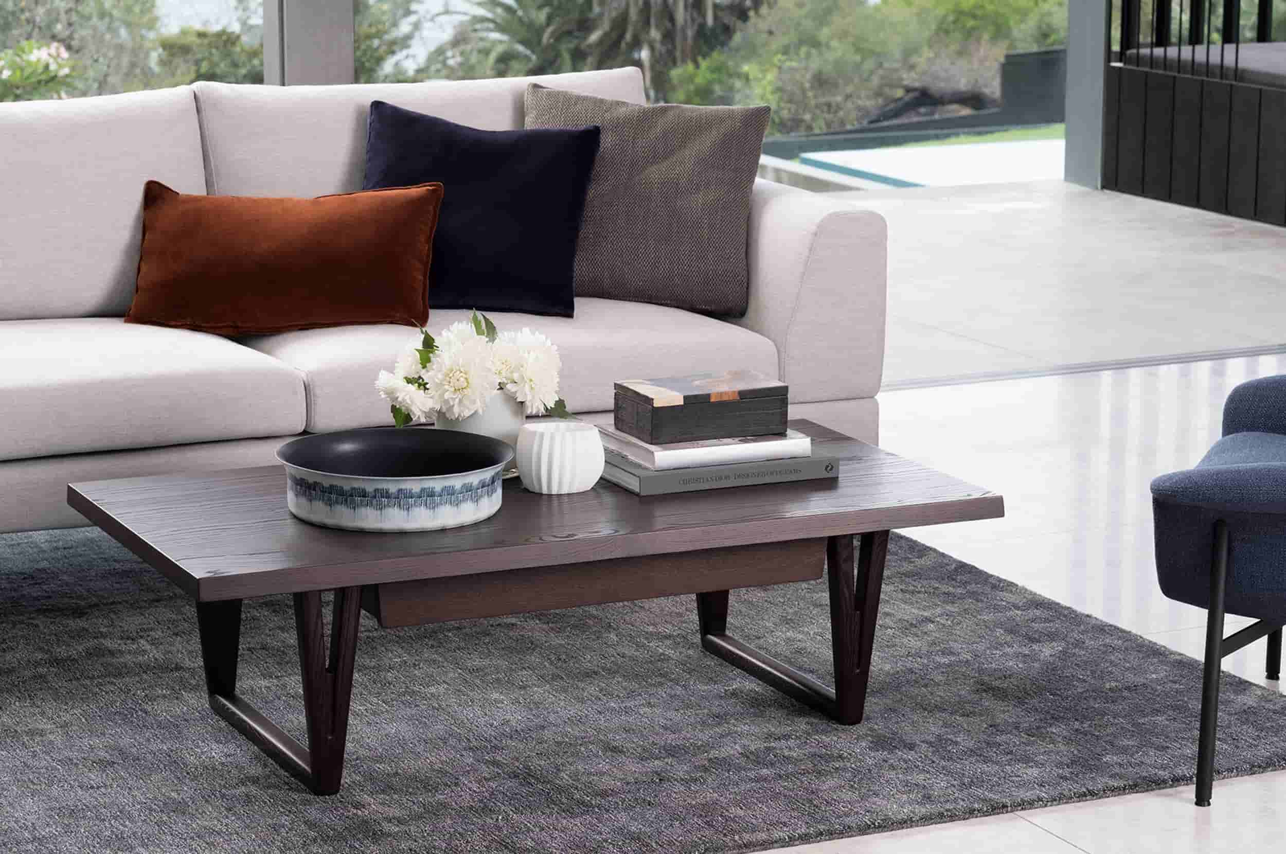 King furniture outlet coffee table