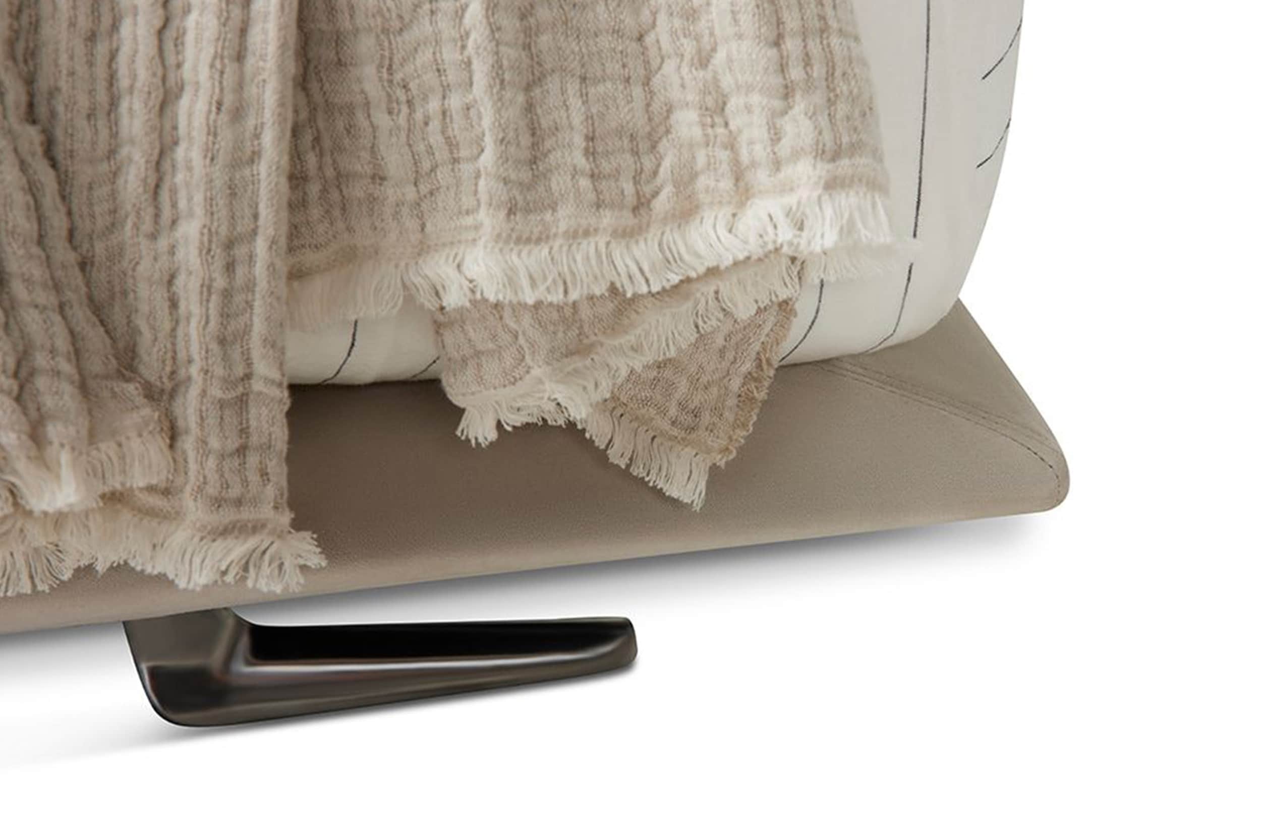 Bellaire Queen Bed Smart Custom Futuro King Living