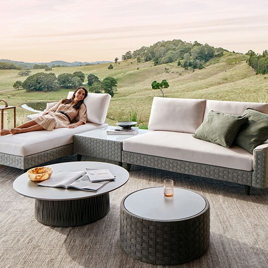 King living coffee shop table