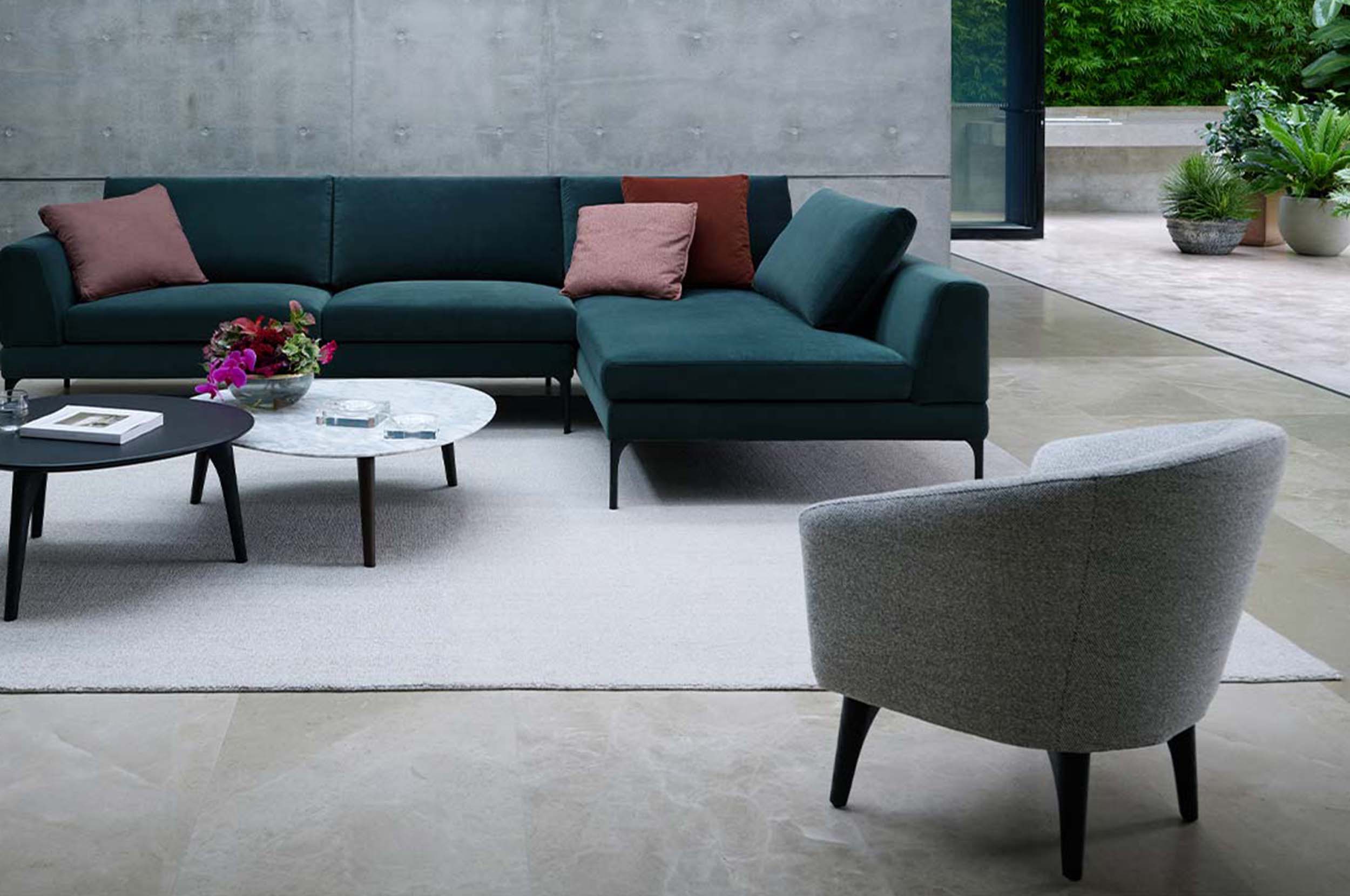 King Boulevard Armchair | Curve design